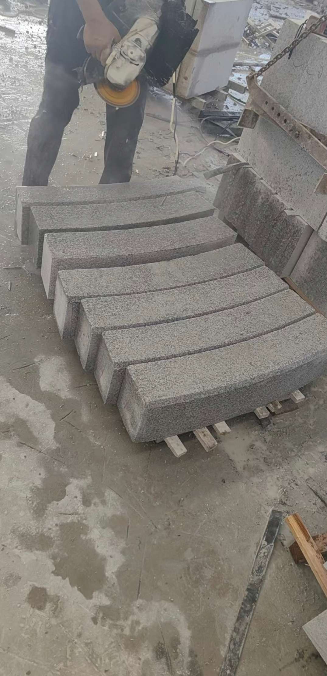 朔州芝麻白弧形路牙石